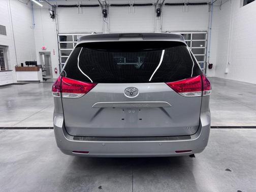 2013 Toyota Sienna XLE