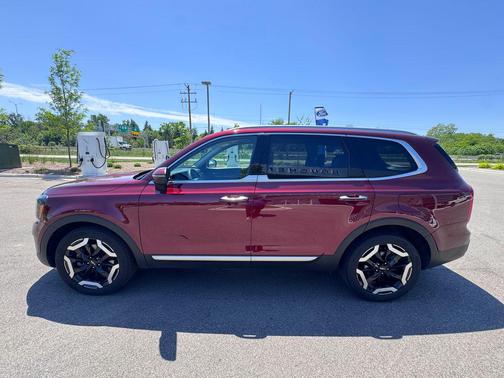 Dawning Red 2023 Kia Telluride S