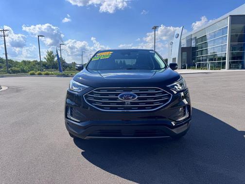 AGATE BLACK METALLIC 2024 Ford Edge Titanium