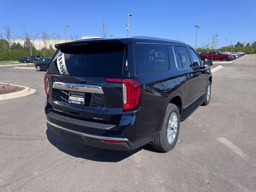 Midnight Blue Metallic 2021 GMC Yukon XL SLT