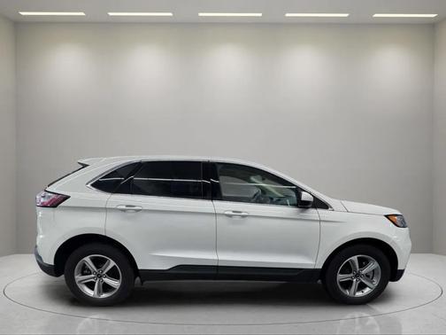 STAR WHITE 2024 Ford Edge SEL