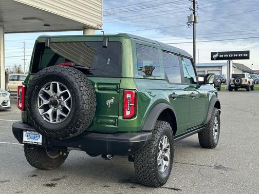 ERUPTION GREEN METALLIC 2025 Ford Bronco BADLANDS