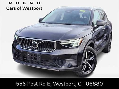 2025 Volvo XC40 Core