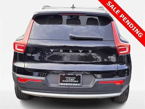 2025 Volvo XC40 Core