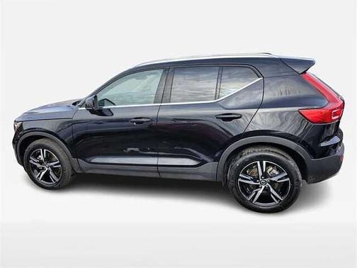 2025 Volvo XC40 Core