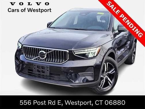 2025 Volvo XC40 Core