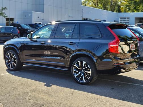 2023 Volvo XC90 Recharge Plug-In Hybrid Plus Dark 7-Seater