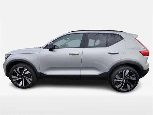 2025 Volvo XC40 Plus