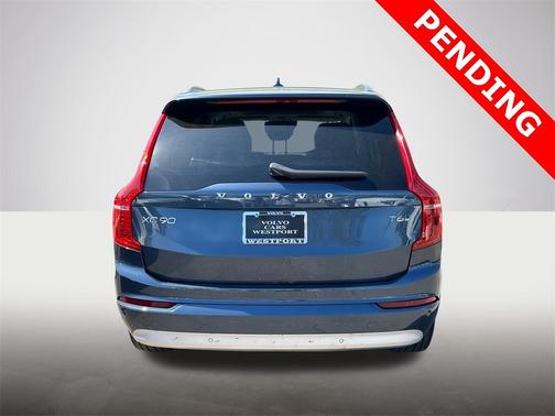 2022 Volvo XC90 T6 AWD Momentum 7 Seater