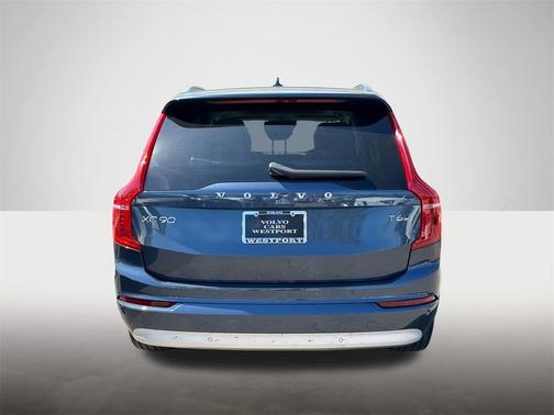 2022 Volvo XC90 T6 AWD Momentum 7 Seater