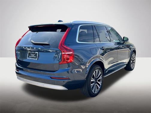 2022 Volvo XC90 T6 AWD Momentum 7 Seater