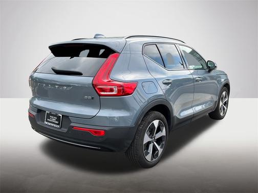 2023 Volvo XC40 B5 AWD Plus Dark