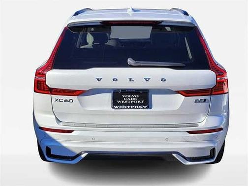 2024 Volvo XC60 B5 Ultimate Dark