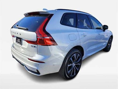 2024 Volvo XC60 B5 Ultimate Dark