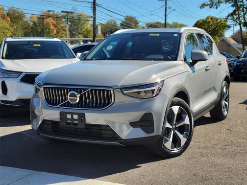 2024 Volvo XC40 B5 Core