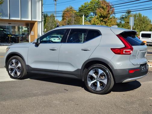 2024 Volvo XC40 B5 Core