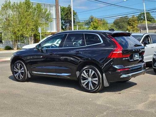 2023 Volvo XC60 B5 AWD Ultimate Bright