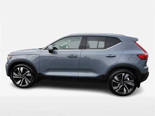 2023 Volvo XC40 B5 AWD Ultimate Bright
