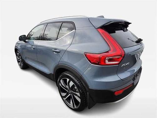2023 Volvo XC40 B5 AWD Ultimate Bright