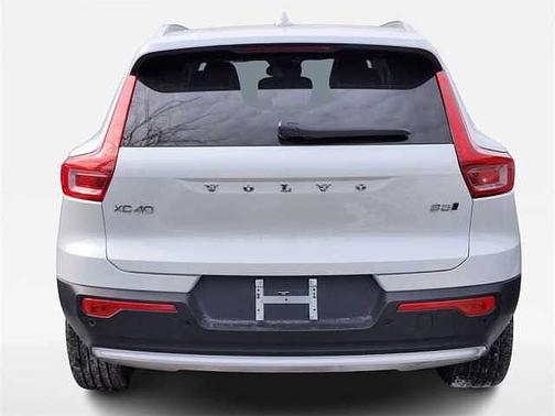 2025 Volvo XC40 Core