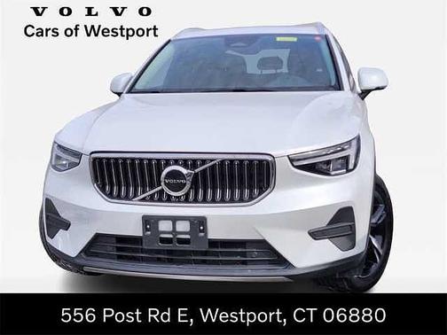 2025 Volvo XC40 Core