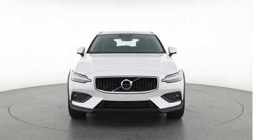 2025 Volvo V60 Cross Country Plus