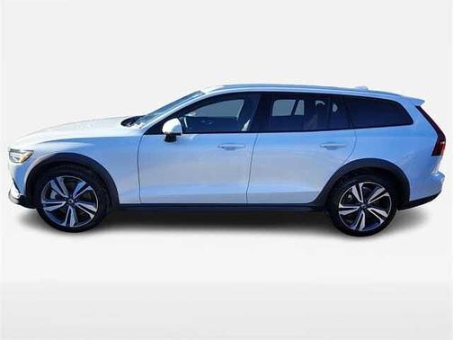 2025 Volvo V60 Cross Country Plus
