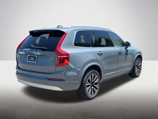 2022 Volvo XC90 T5 AWD Momentum 7 Seater