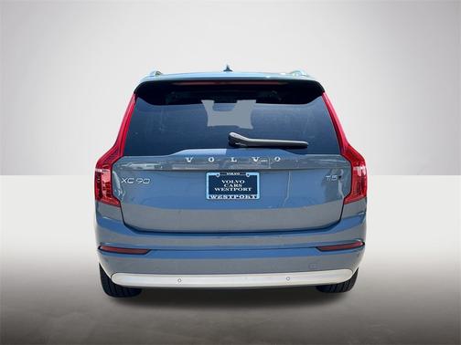 2022 Volvo XC90 T5 AWD Momentum 7 Seater