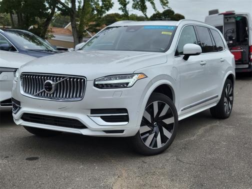 2023 Volvo XC90 Recharge Plug-In Hybrid Plus 6-Seater