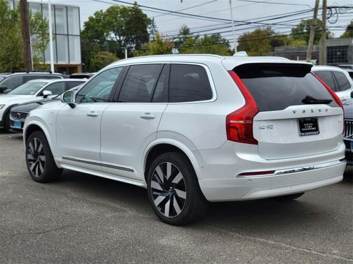 2023 Volvo XC90 Recharge Plug-In Hybrid Plus 6-Seater