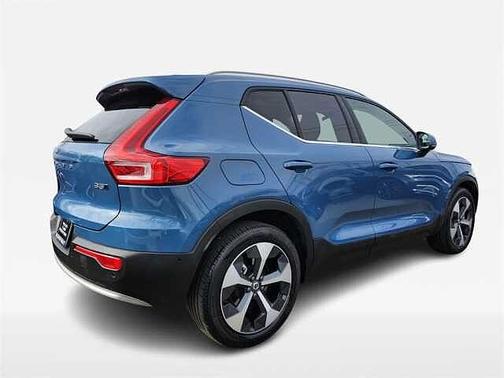 2025 Volvo XC40 Plus