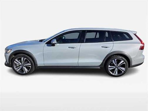 2025 Volvo V60 Cross Country Plus