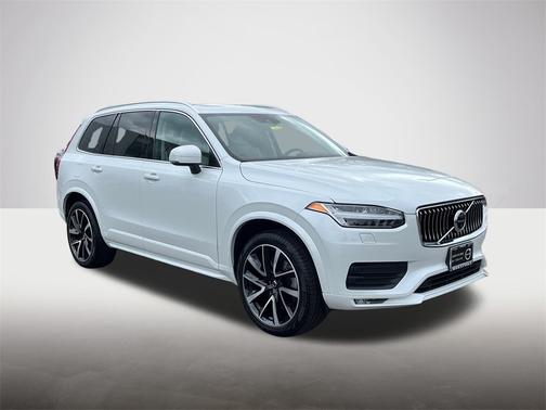 2022 Volvo XC90 T6 AWD Momentum 6 Seater