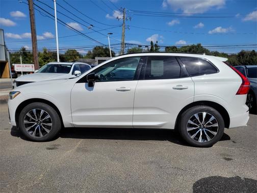2024 Volvo XC60 B5 Core Dark