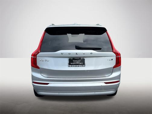 2022 Volvo XC90 T6 AWD Momentum 7 Seater