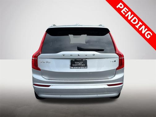 2022 Volvo XC90 T6 AWD Momentum 7 Seater