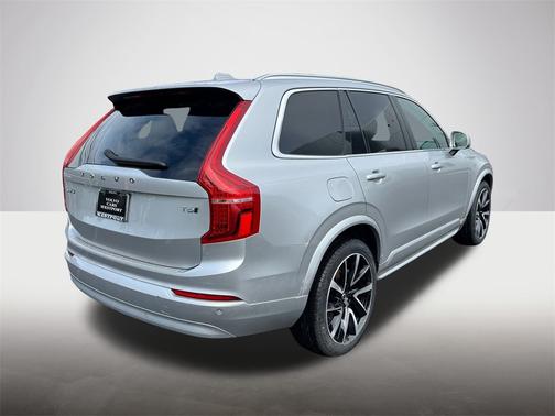 2022 Volvo XC90 T6 AWD Momentum 7 Seater