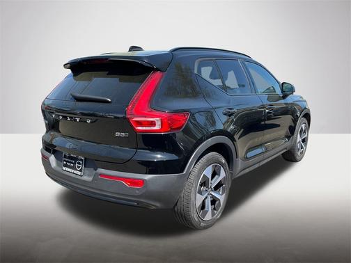 2023 Volvo XC40 B5 AWD Plus Dark