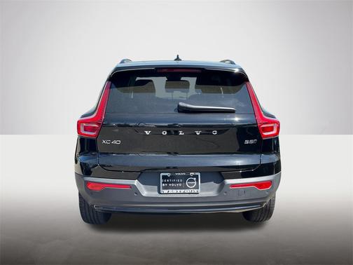 2023 Volvo XC40 B5 AWD Plus Dark