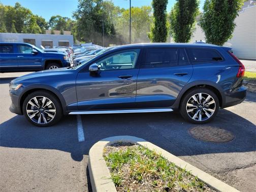 2024 Volvo V60 Cross Country B5 Ultimate