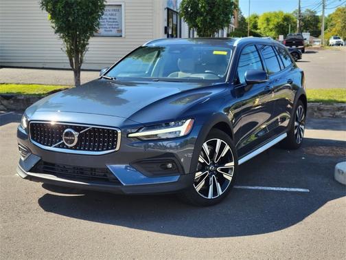 2024 Volvo V60 Cross Country B5 Ultimate