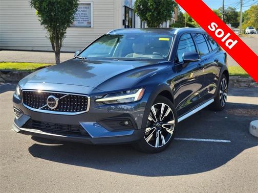 2024 Volvo V60 Cross Country B5 Ultimate