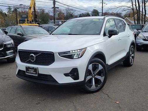 2023 Volvo XC40 Plus