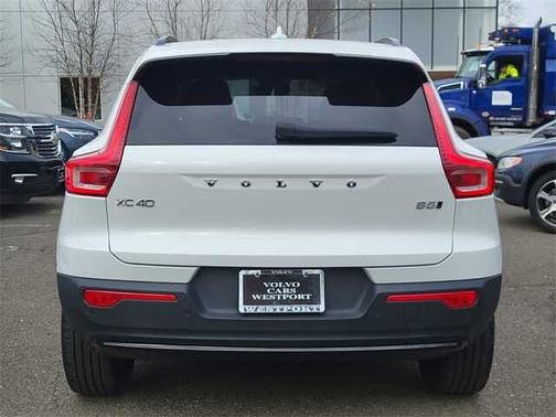 2023 Volvo XC40 Plus