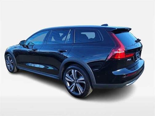 2025 Volvo V60 Cross Country Plus