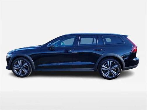 2025 Volvo V60 Cross Country Plus