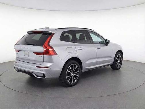 Silver Dawn 2023 Volvo XC60 Plus