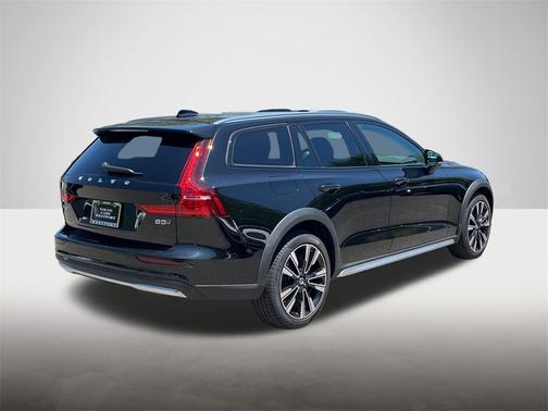 2023 Volvo V60 Cross Country B5 AWD Ultimate