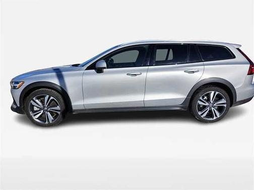 2025 Volvo V60 Cross Country Plus